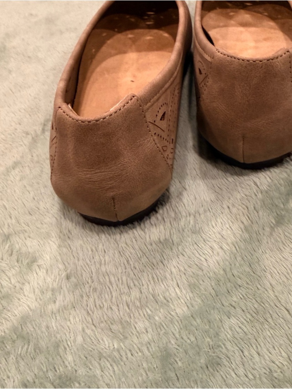 Easy Street Women's Kipper Comfort Flats Laser Cut Tan Taupe Size 7.5 - Picture 4 of 6